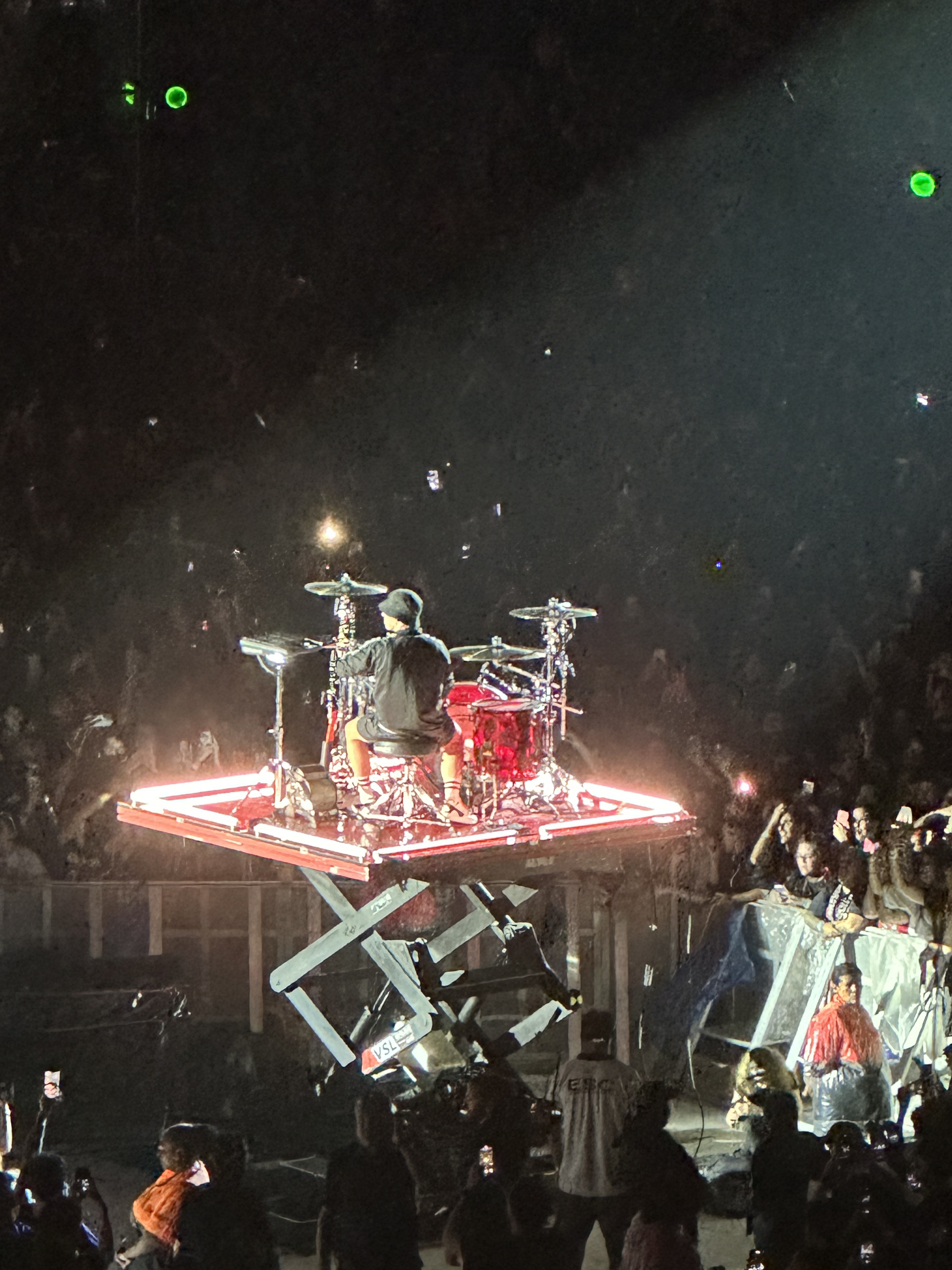 Fotografia de um baterista em ação